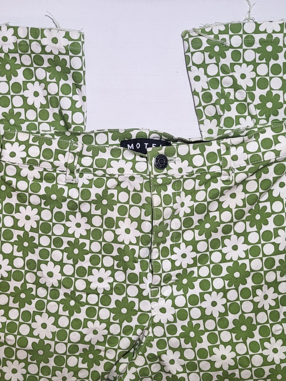 Motel Vintage Women's Green Floral Print Bell Bottom Pants